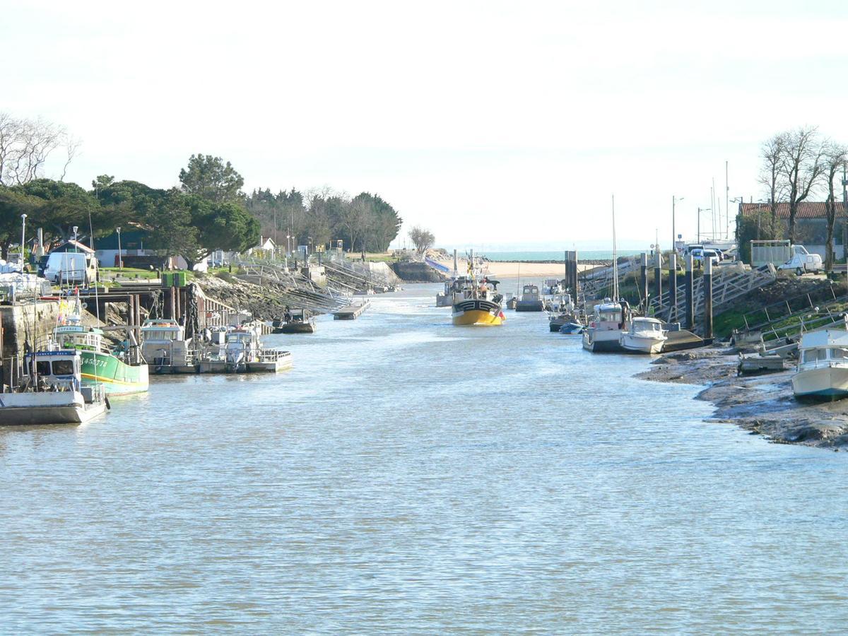 Les Bains Boyardville - Hotel Et Restaurant Exteriör bild