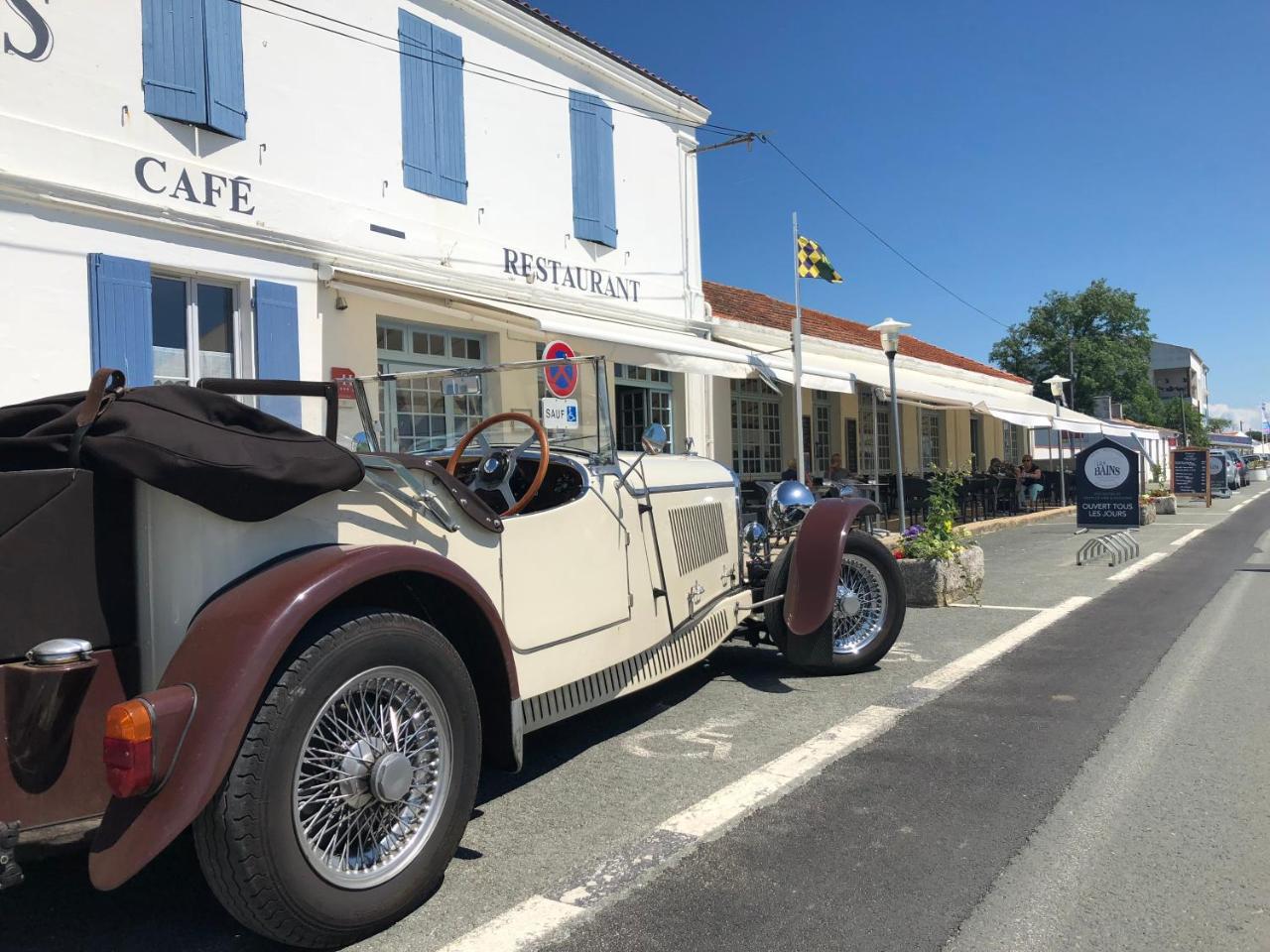 Les Bains Boyardville - Hotel Et Restaurant Exteriör bild