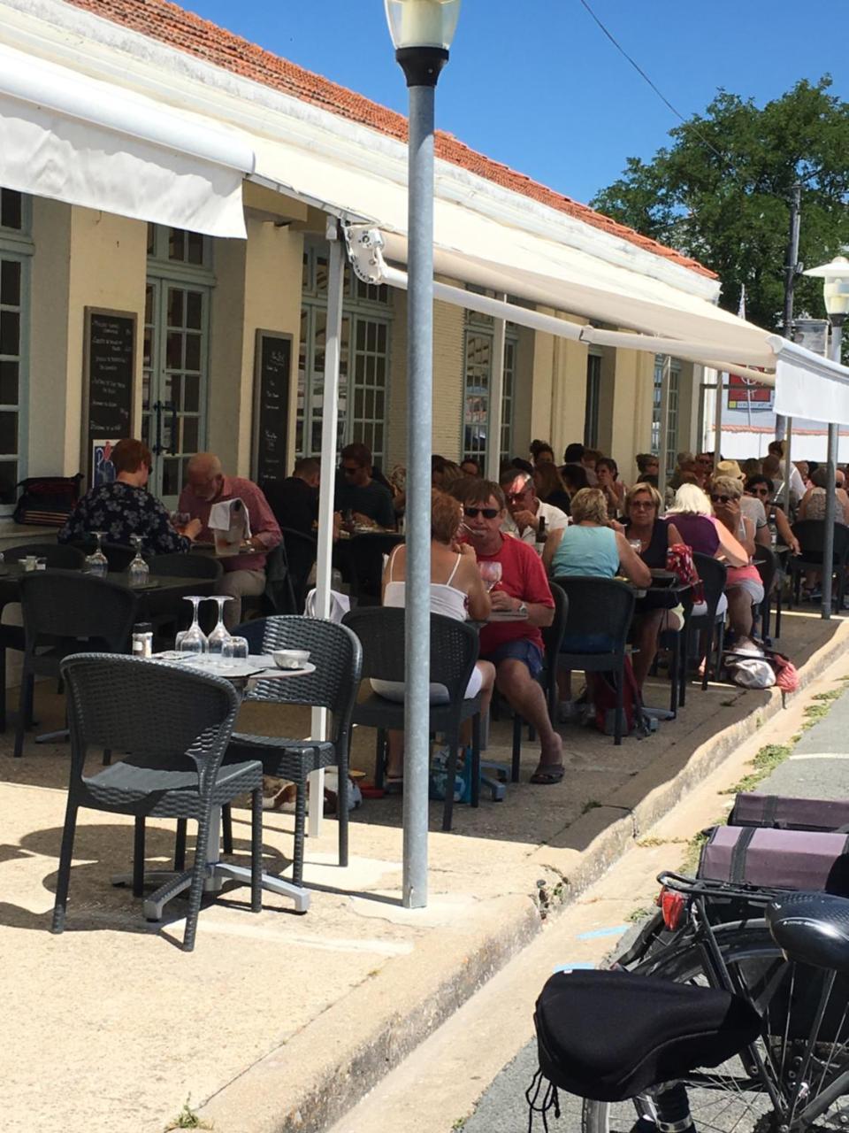 Les Bains Boyardville - Hotel Et Restaurant Exteriör bild
