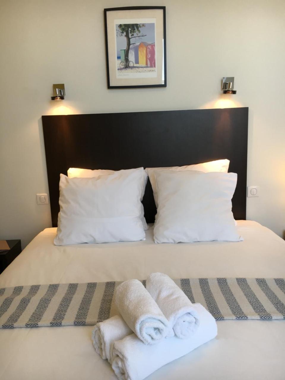 Les Bains Boyardville - Hotel Et Restaurant Exteriör bild